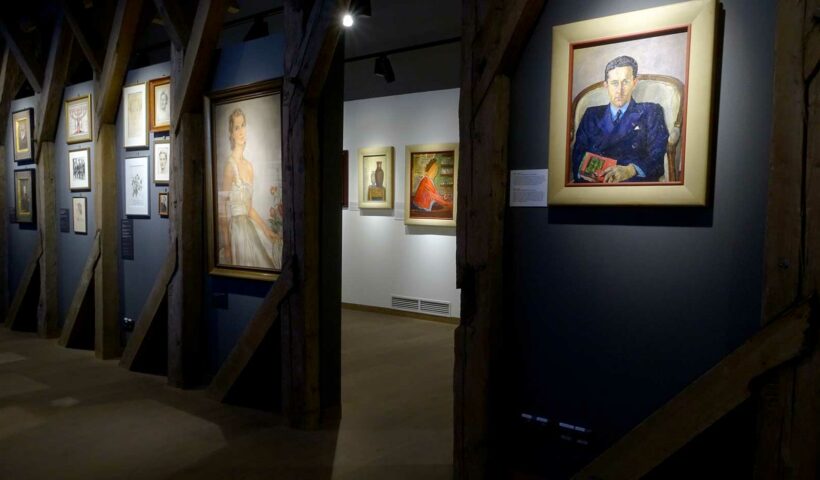 kolorowe zdjęcie muzeum cztery rodziny i sali z obrazami Czapskiego